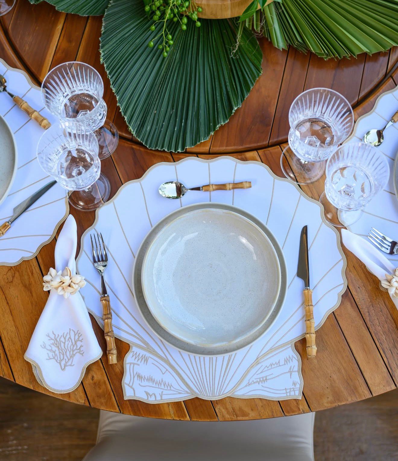 Embroidered Linen Clam - Set of 4